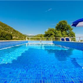 2 bedroom villa with pool and mountain views near Orašac, sleeps 4